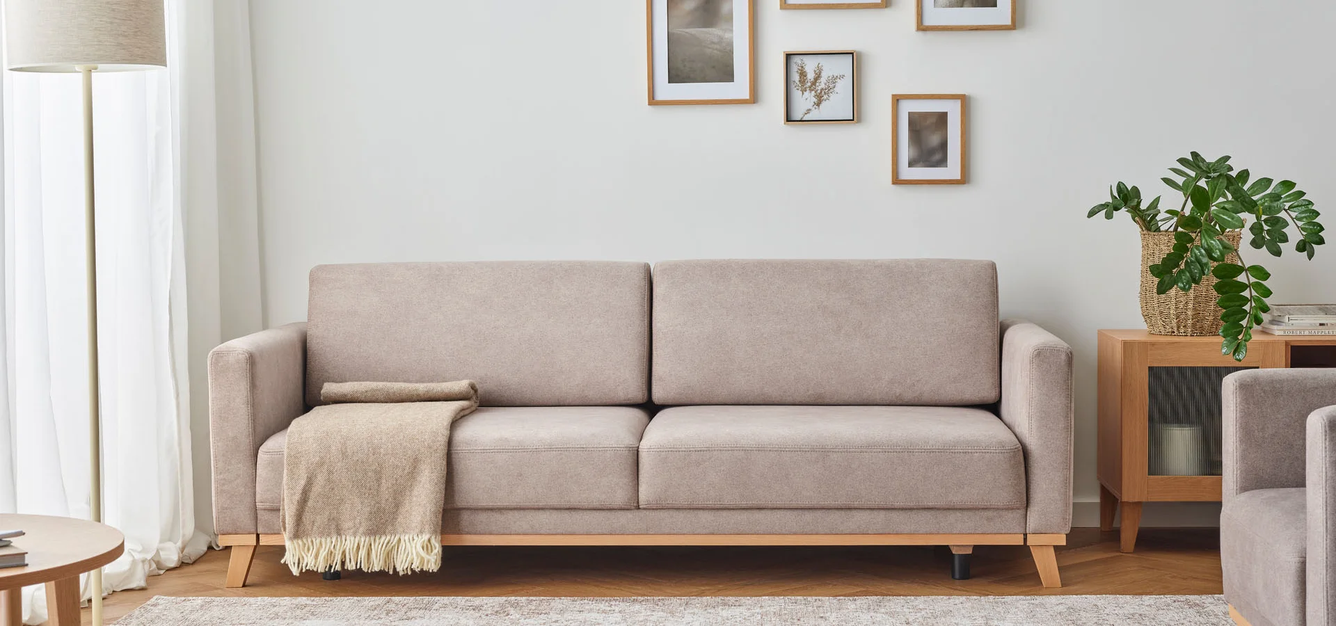 Sofa z tapicerką w kolorze kaszmiru